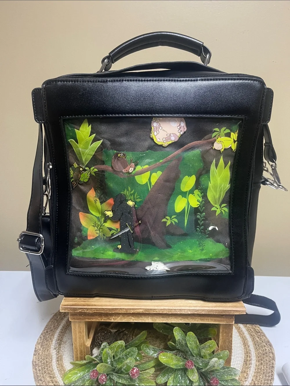 Vinyl leather Tree Frog Pin Backpack new condition